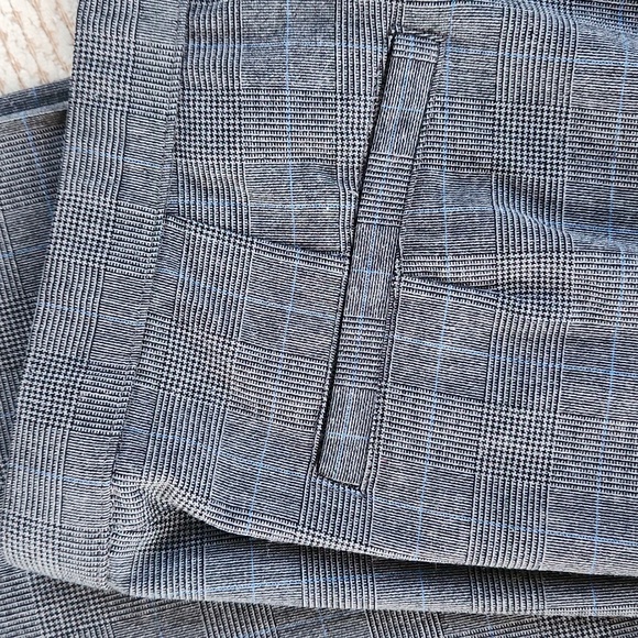 Haggar, Womens Dress Pants, Size 6 Average - Picture 2 of 8